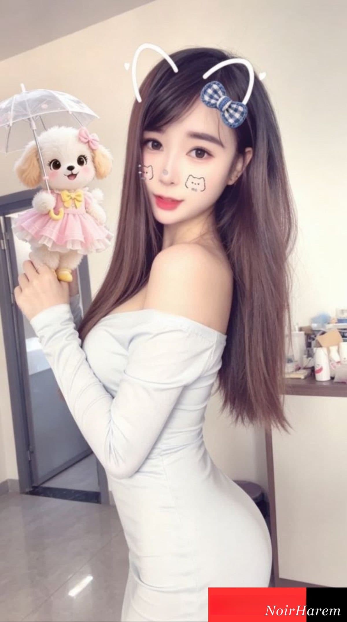 YueYue-月月 — 1